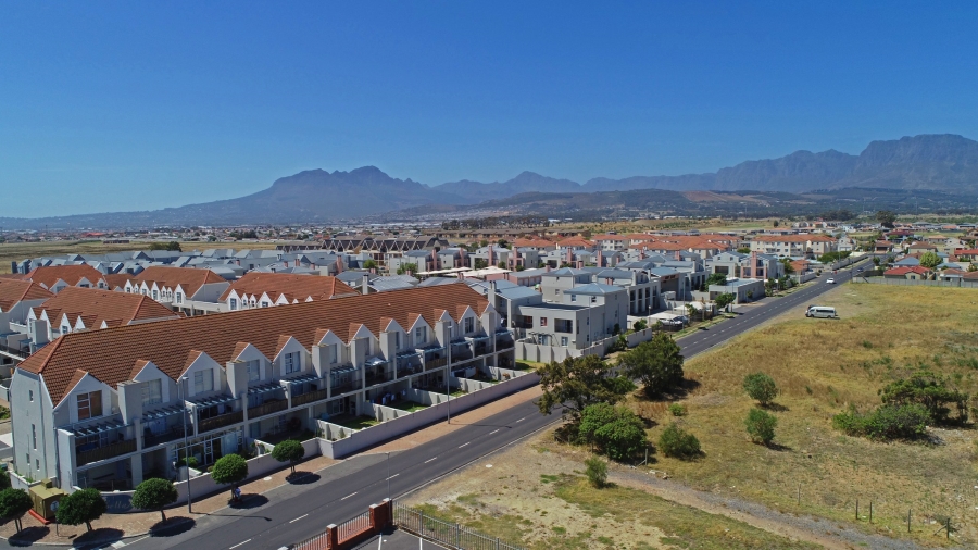 2 Bedroom Property for Sale in Whispering Pines Western Cape